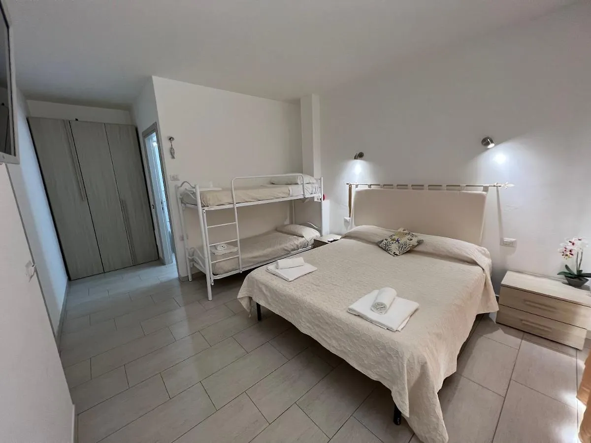 Hotel Al Mare da Francesca Olbia 3*,  Italia